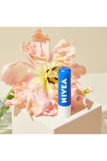 Nivea Essential Care Dudak Koruyucu 4.8g - 3